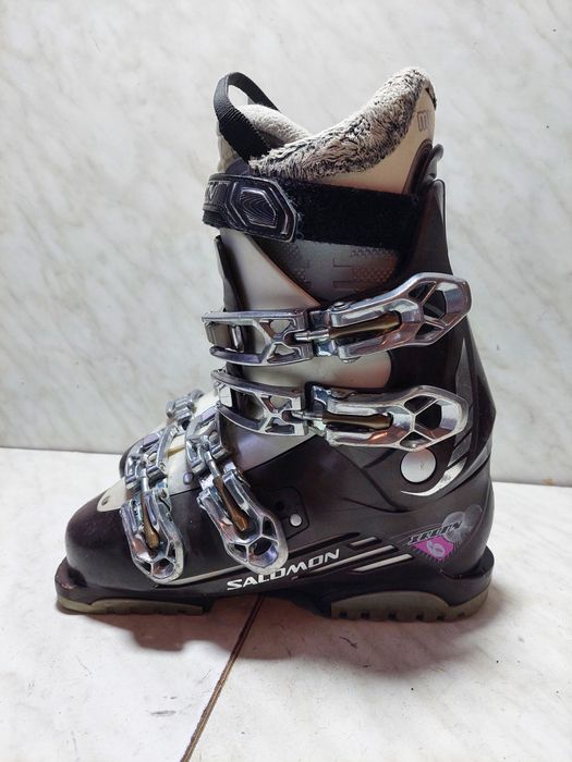 Clapari ski schi Salomon mondo  24,5 corespunde mărimii 37-38
