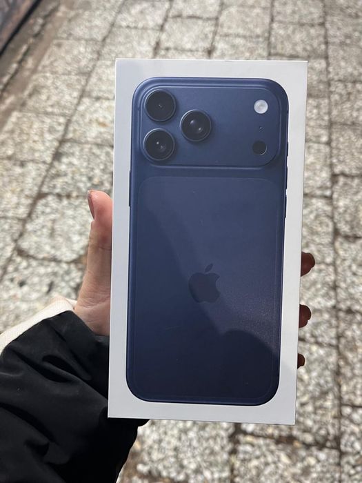 Срочно продам Айфон 17 про макс 256 гб