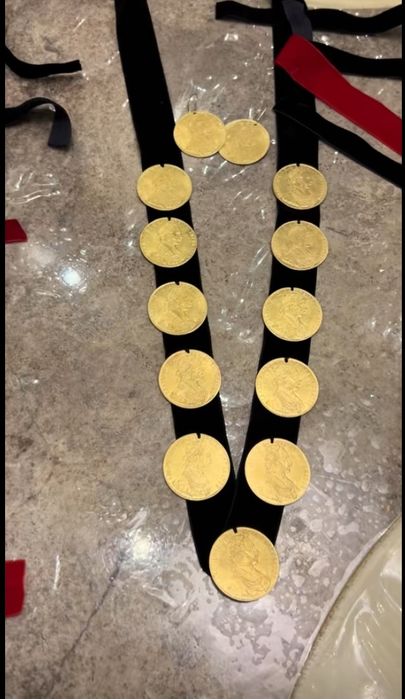 Fac salbe pe baza de comanda , monde placte cu aur de 24k