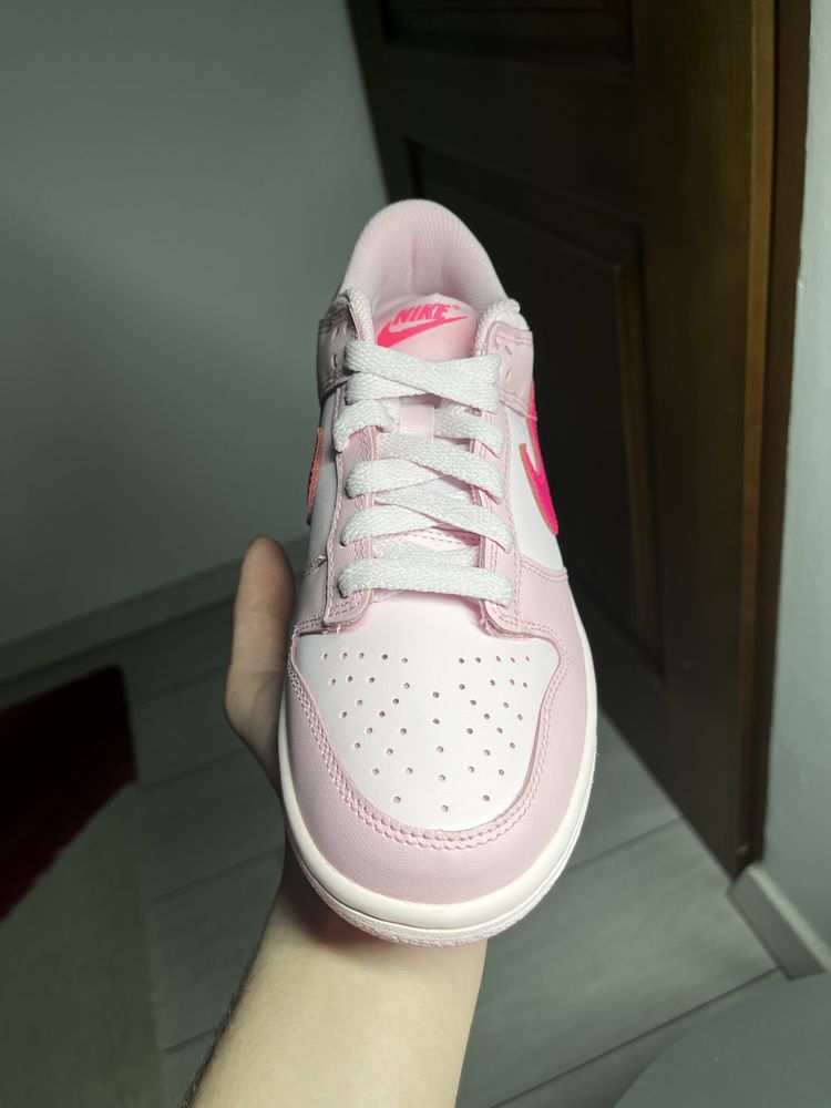 Nike Dunk Low Triple Pink