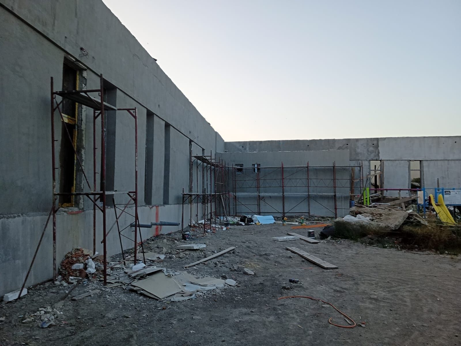 Vând schela metalică construcții