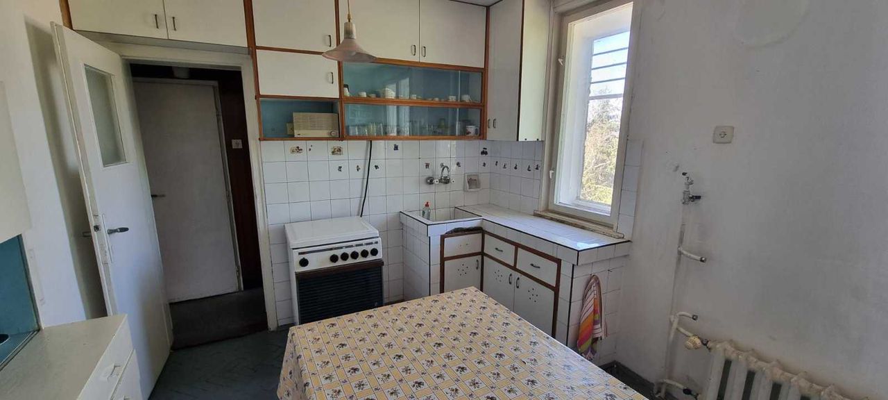 Продава се Четиристаен апартамент в Разград, Център - 100 кв.м за 1071 €/кв.м - Снимка #9
