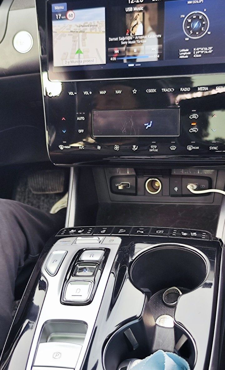 Продажа автомобиля Хундай Туксон . Автомат . Фуловая комплектация