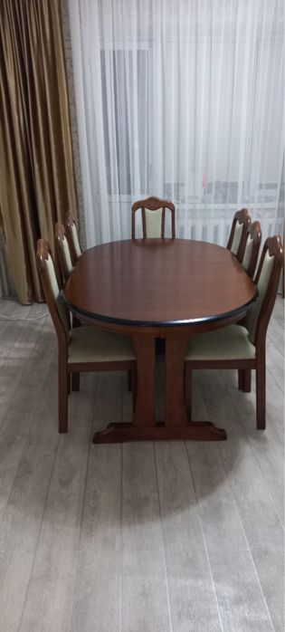 Продам стол со 8 стульями