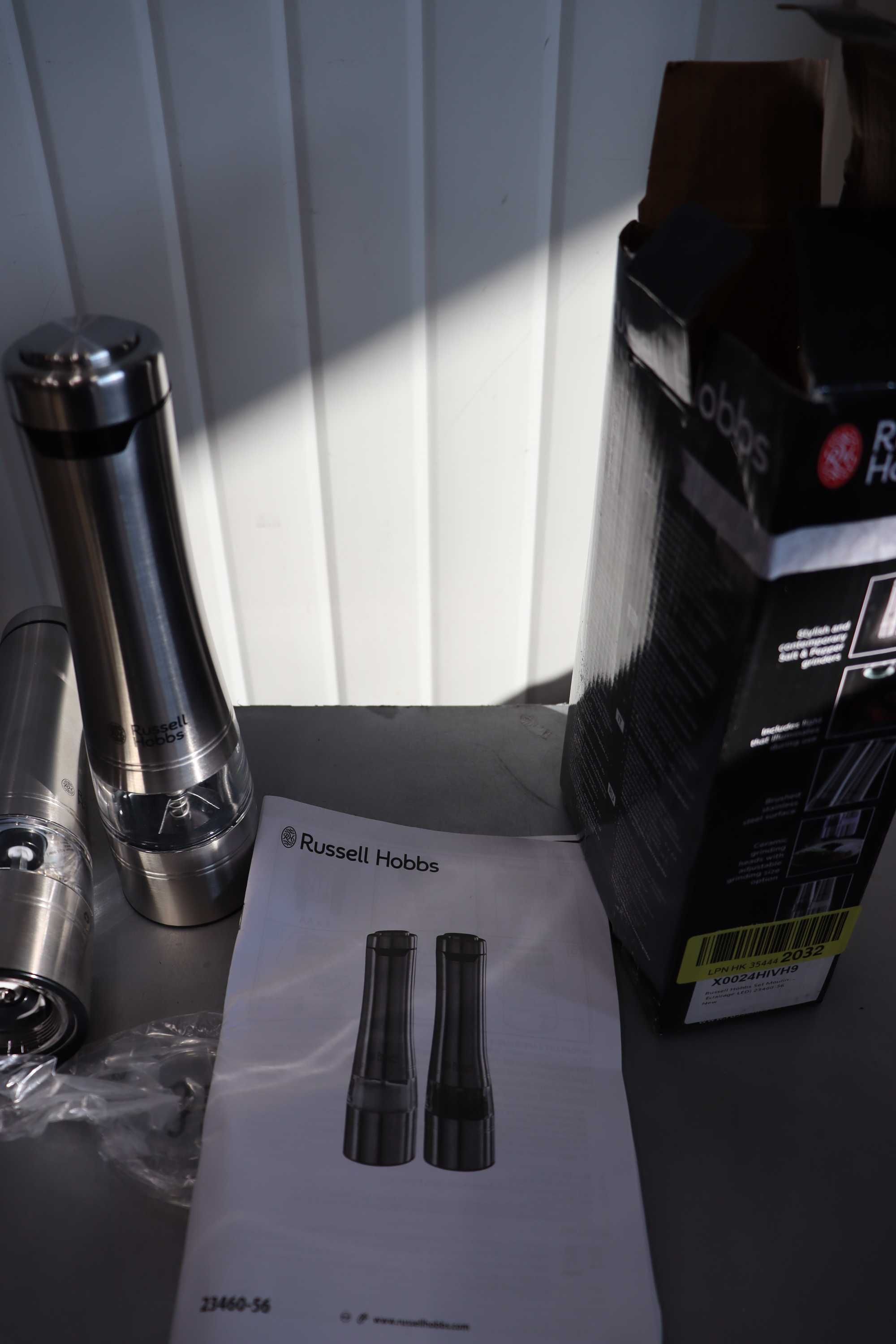Комплект електрическа мелничка за сол и черен пипер Russell Hobbs, LED
