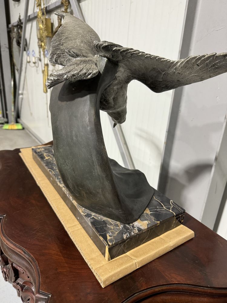 Statueta deosebita din antimoniu si bronz pe soclu de marmura