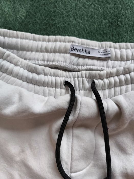 Комплект Bershka – суитшърт + долнище (унисекс)