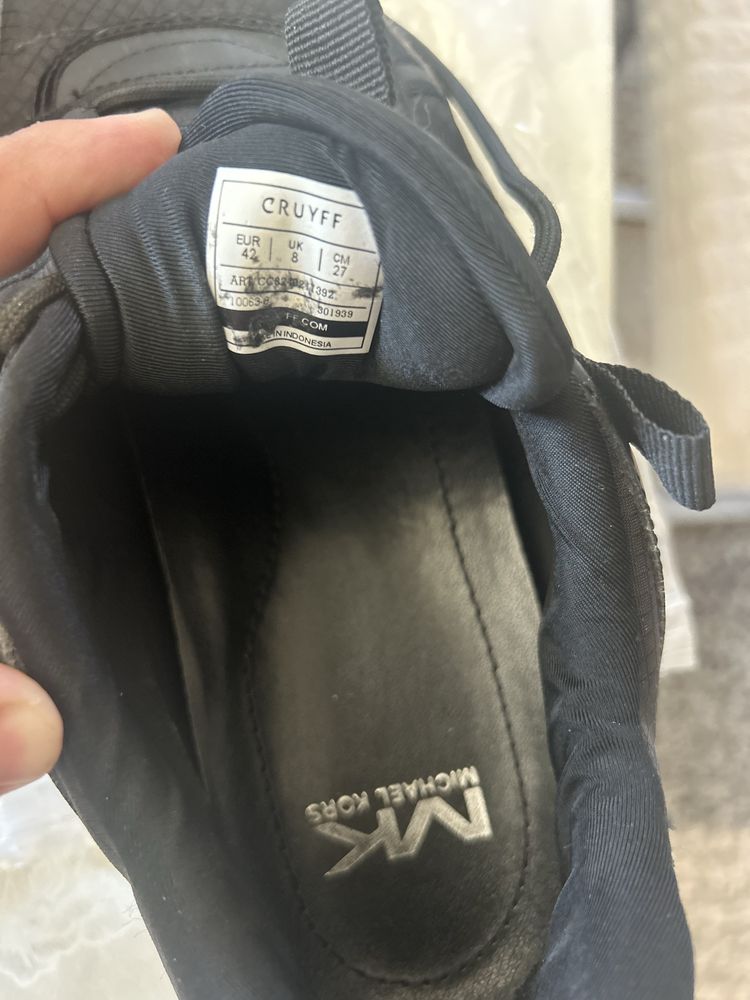 Продавам обувки Cruyff Fearia!