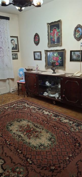 Vând apartament 2 camere semidecomandat .etaj 4, micro 4,negociabil,