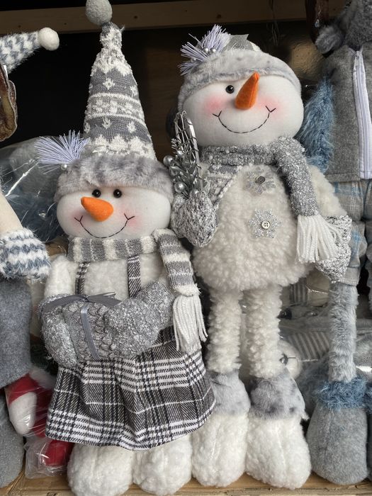 Новогодние игрушки и декор