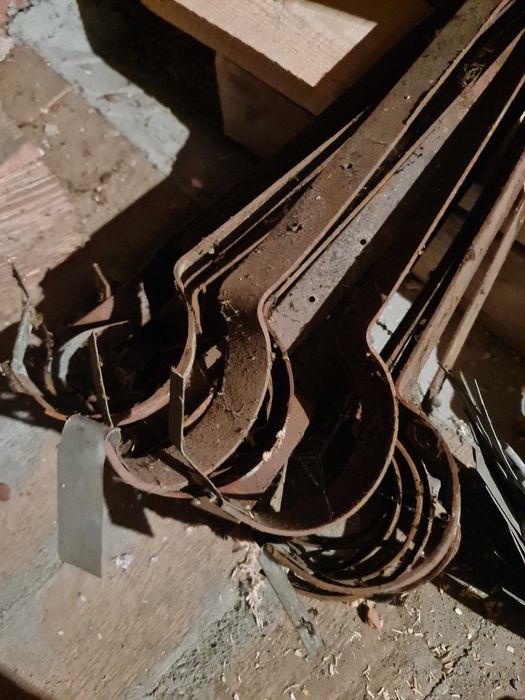 Cărlige pentru jgheaburi din metal