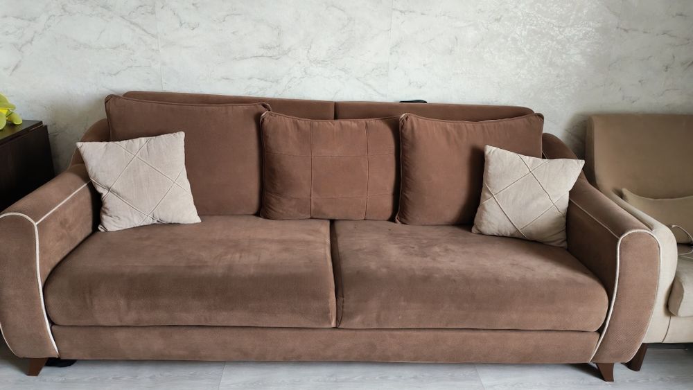 Диван с креслом в хорошем состоянии