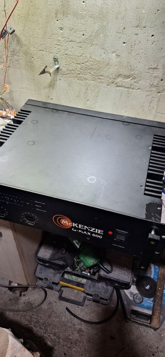 Vând carcasă  amplificator