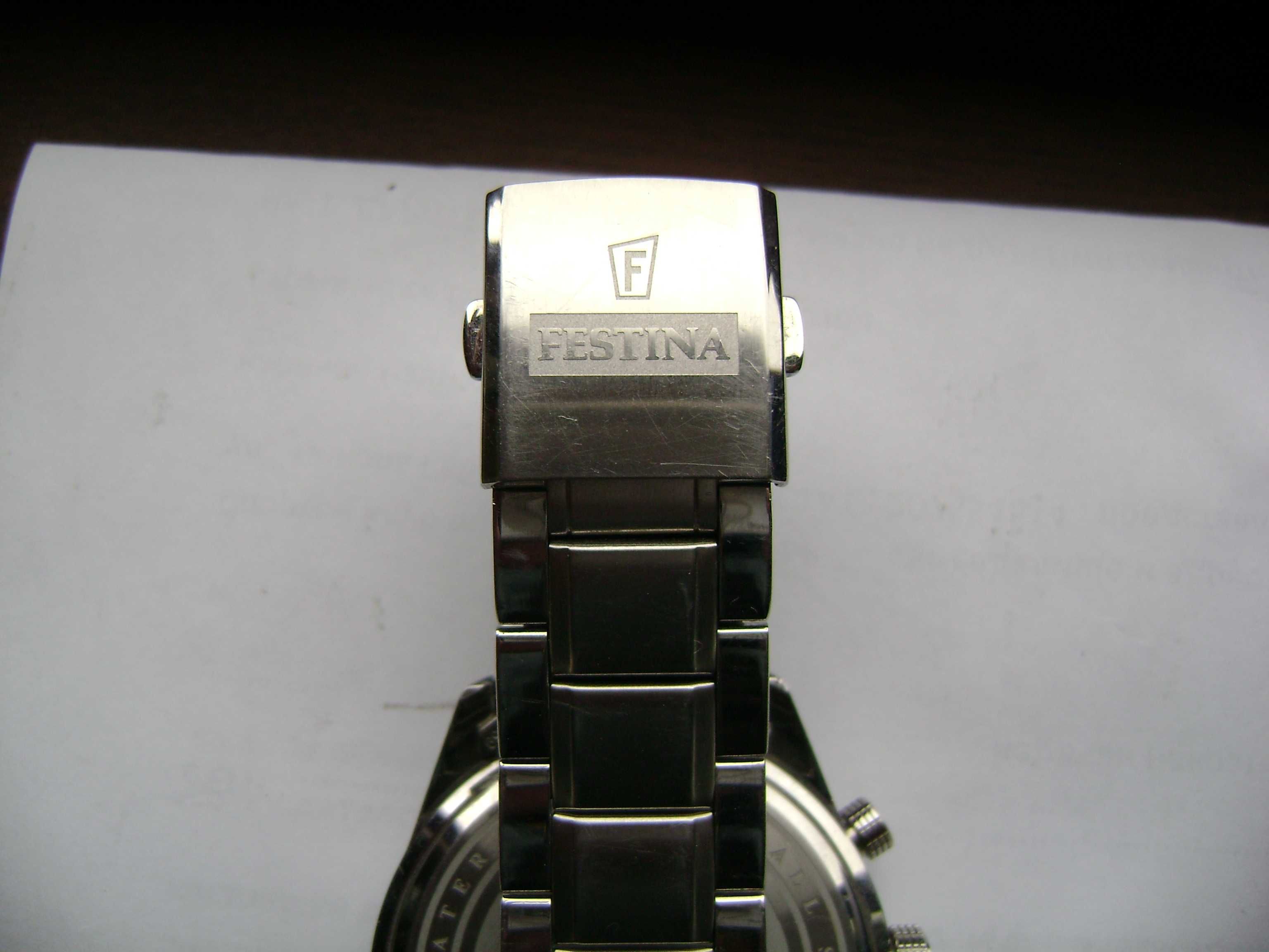 Продавам швейцарски часовник Festina Chronograph
