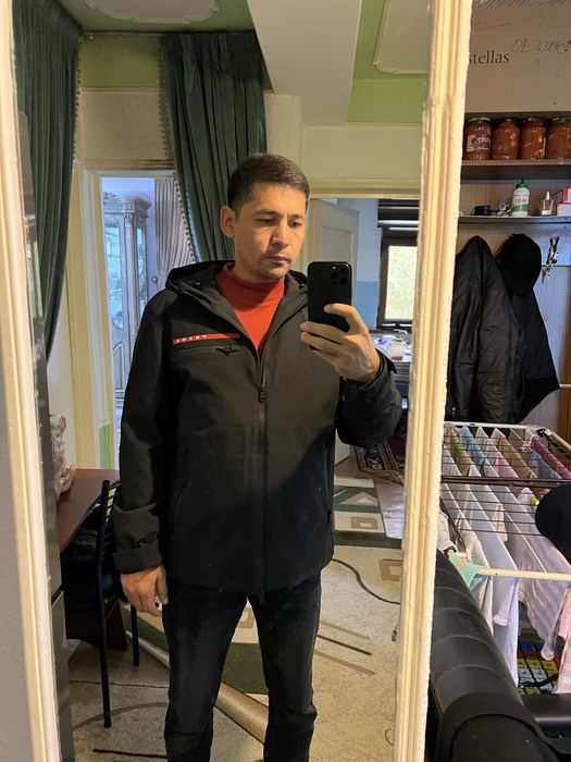 Kurtka Prada. Sifati zo’r. Erkaklar uchun