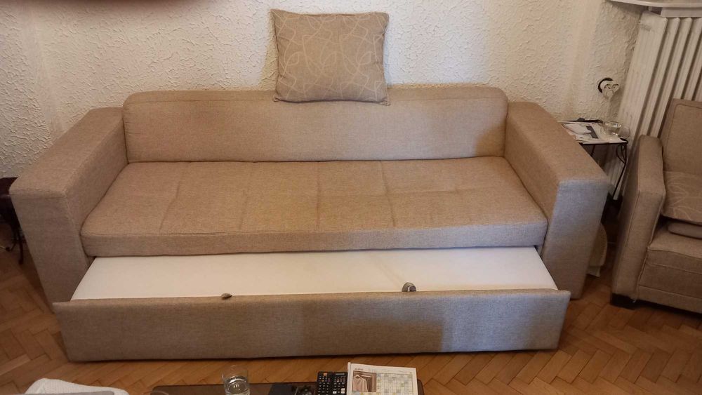 Canapea extensibila 3 locuri