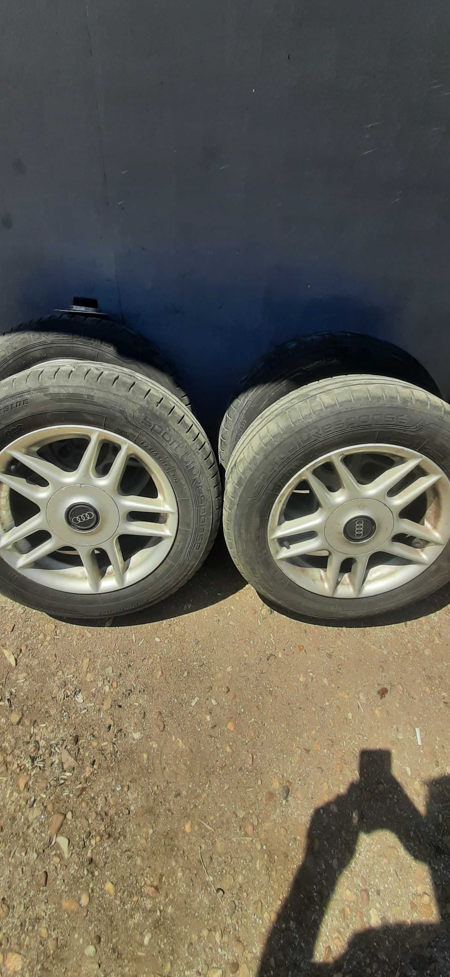 Гуми DUNLOP 195/65/15 с лети джанти