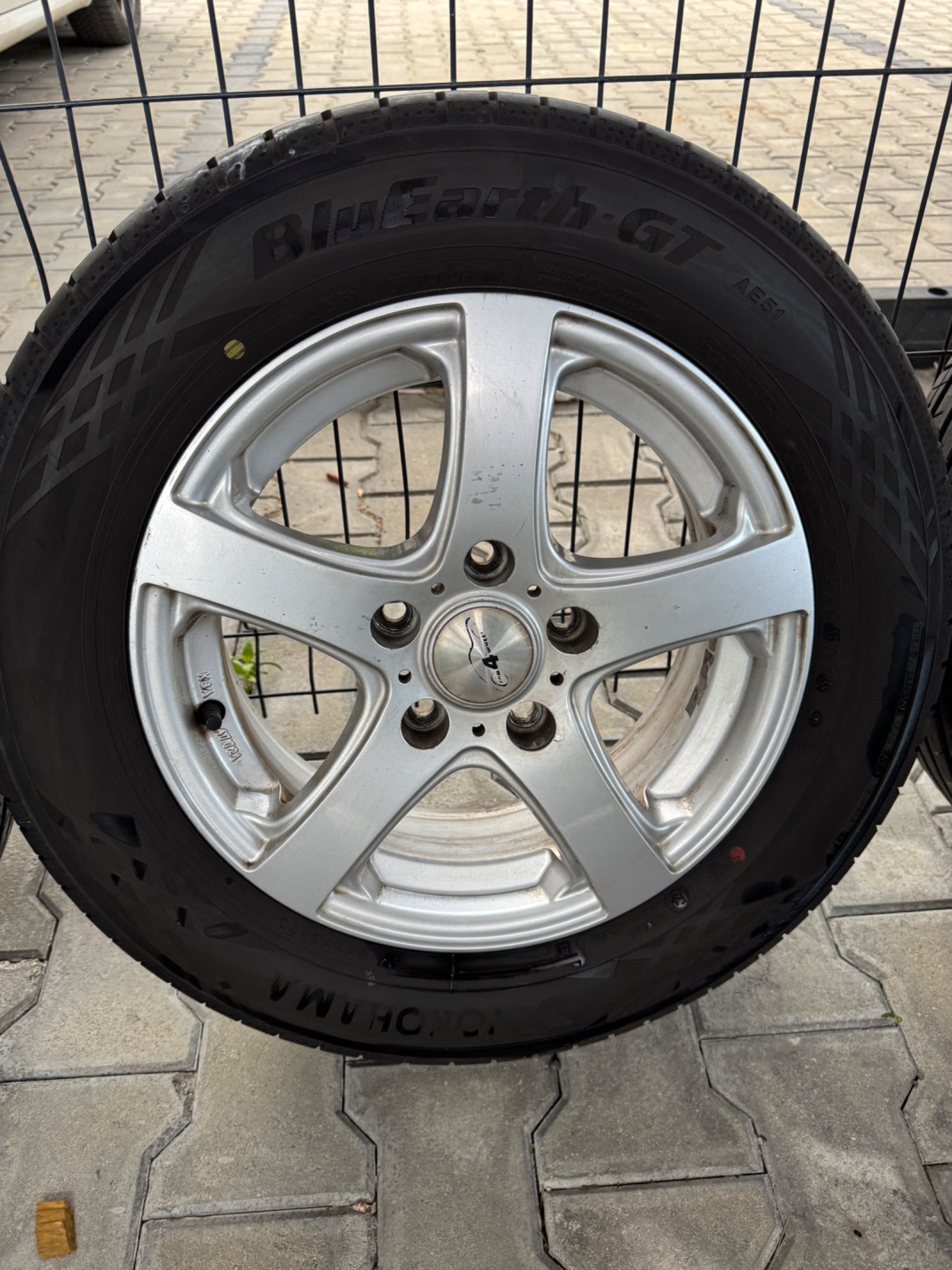 Джанти с летни гуми 195/65 R15 Yokohama