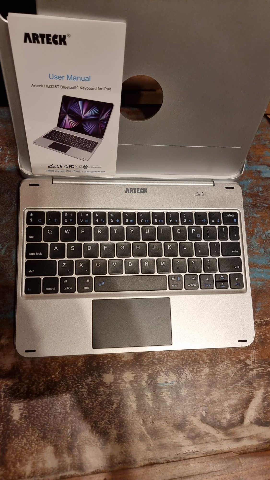 Tastatura bluetooth si folie Apple Ipad 11'