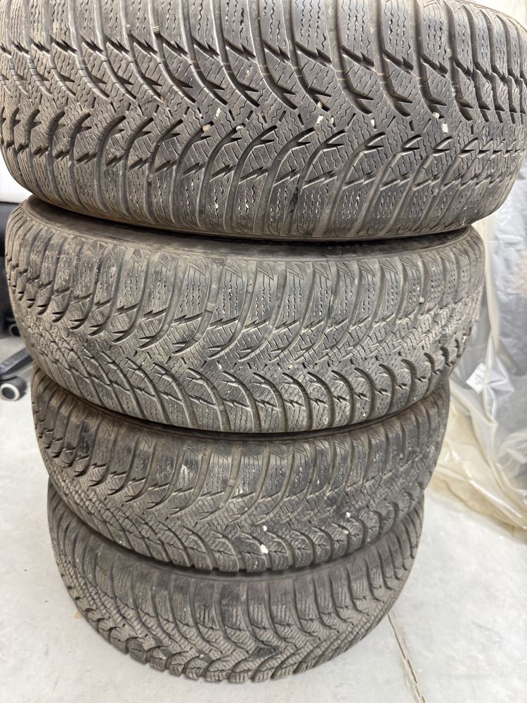 Зимни гуми Kumho 195 65 15 7mm протектор