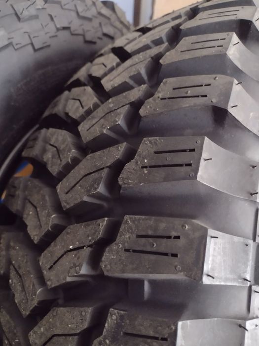 Anvelope Maxxis Trepador M8060 235 75 15 și OZ 5x139,7 Suzuki