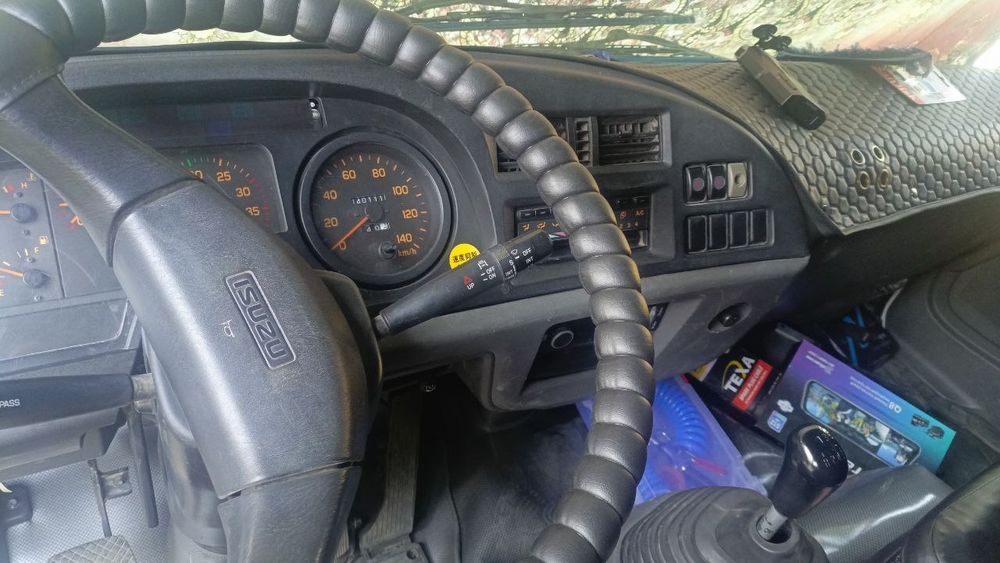 Продаётся ISUZU фургон белого цвета