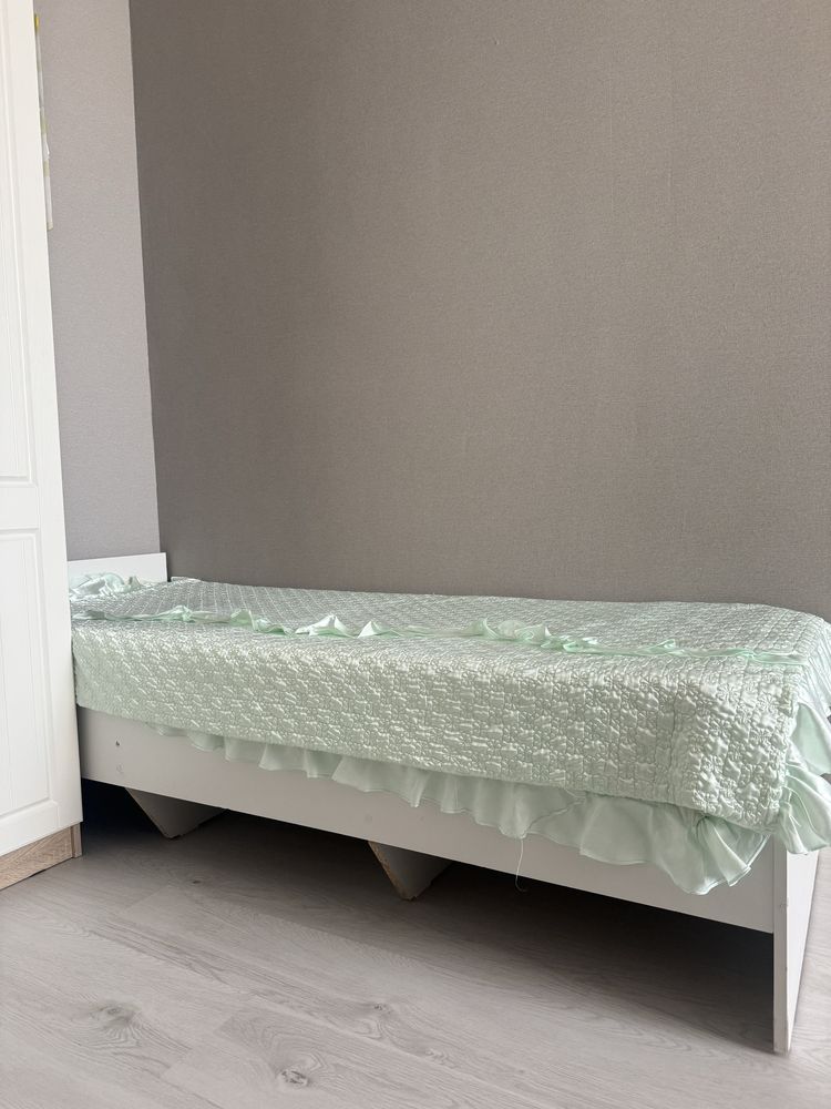 Продается кровать с матрассом