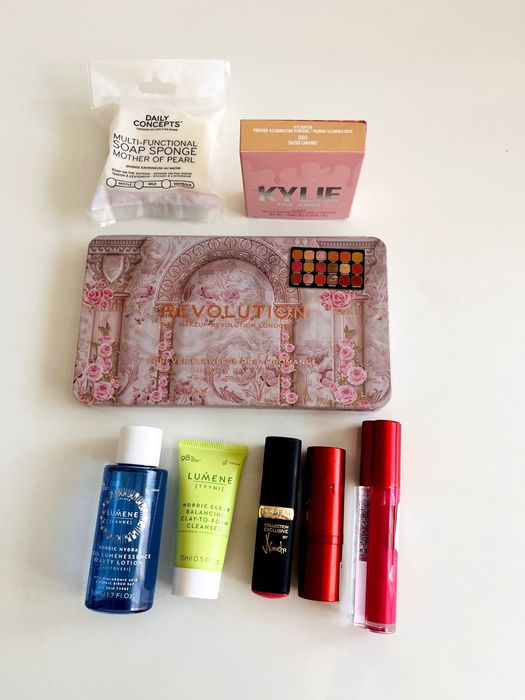 Палитра сенки за очи FOREVER FLAWLESS REGAL ROMANCE и червило Loreal