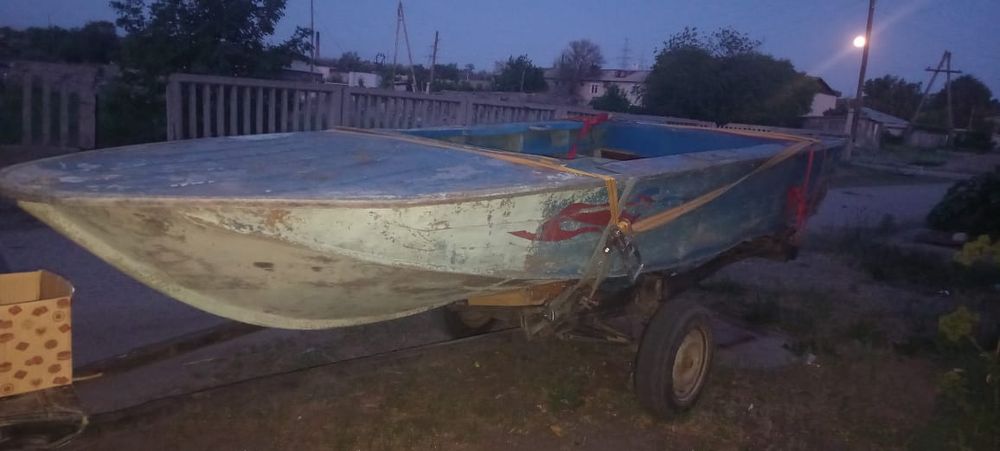 Продам лодку Южанка 2 с  прицепом