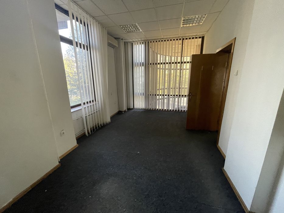 Inchiriez spatiu comercial 220 mp2 etaj 1