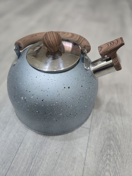 Продается чайник 2.5 л новая