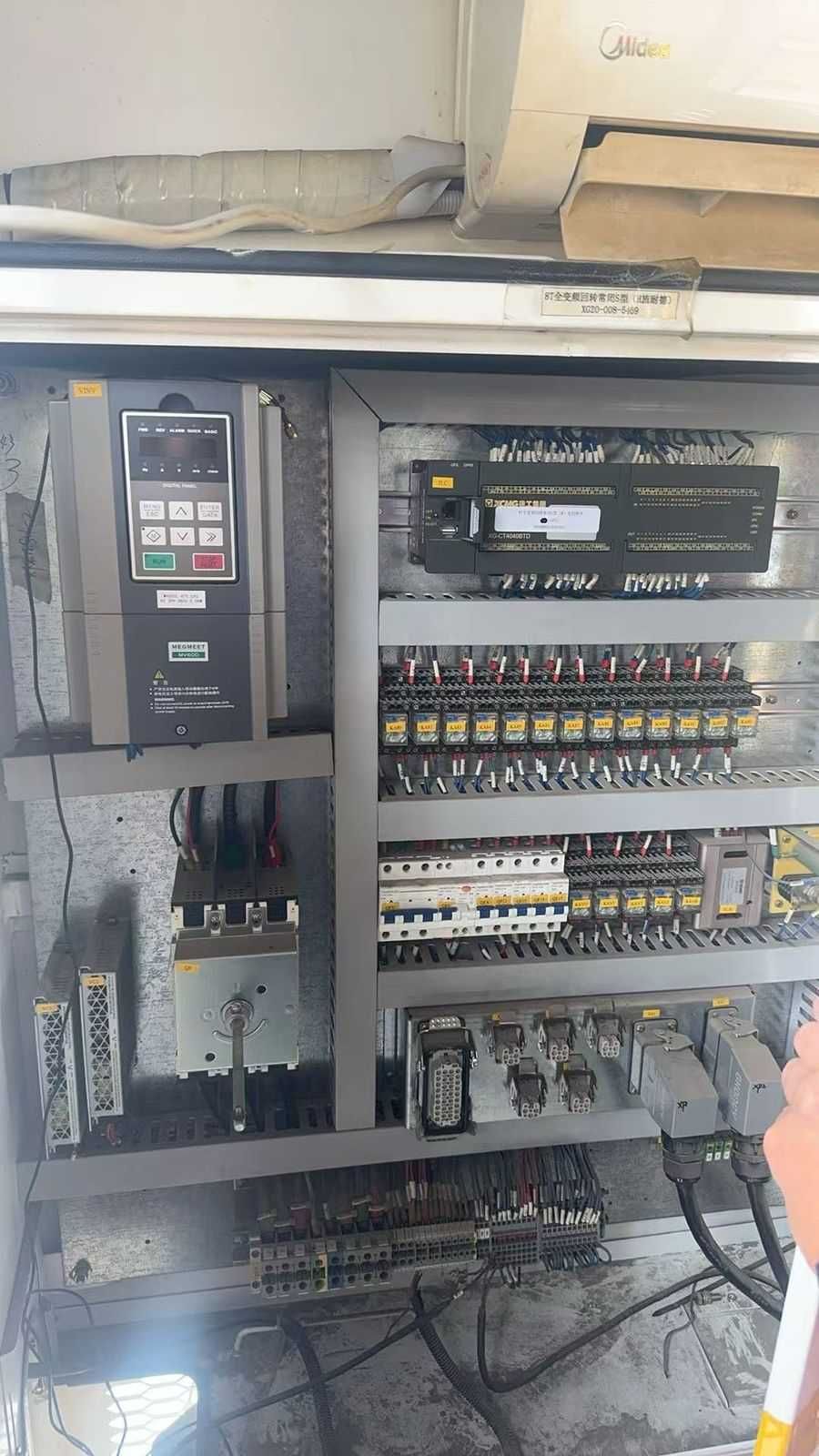 Башенный б/у кран модели XCMG 6015, 8 тонн