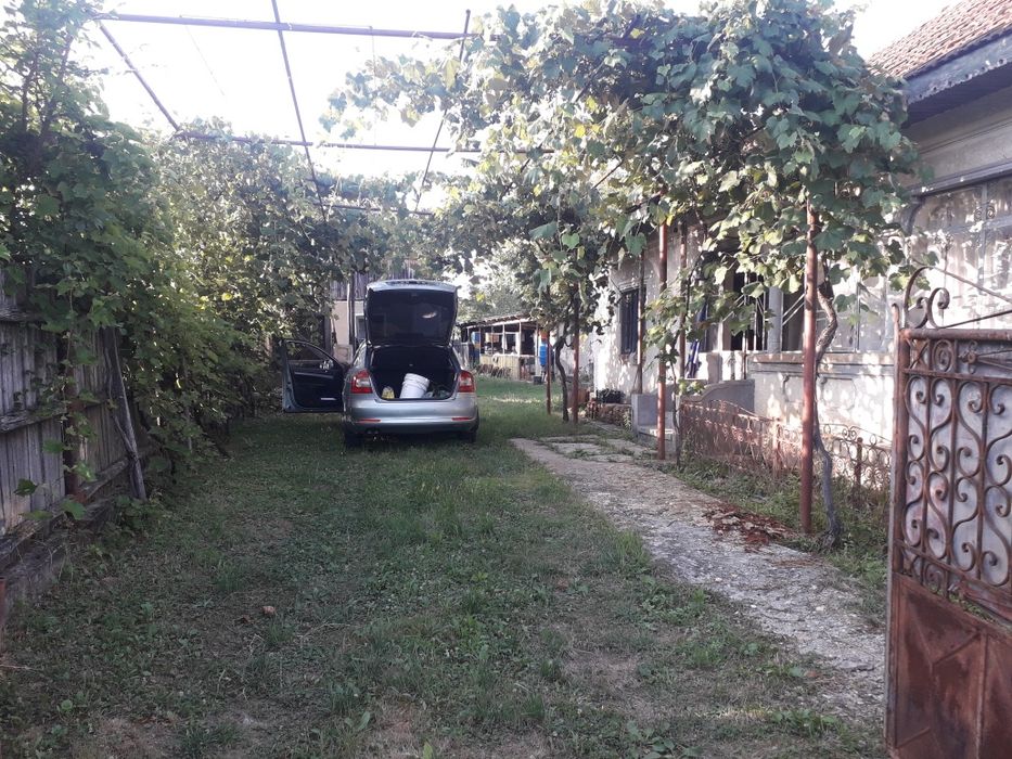 Vând casă lângă Tg Jiu