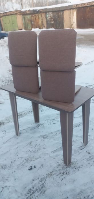 кухонный стол 4 табурета