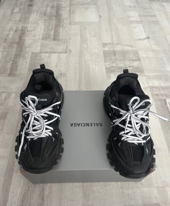 Balenciaga track