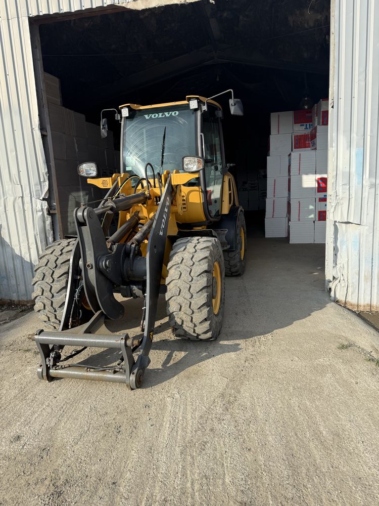 Incarcator frontal vola VOLVO L28F 2016 anvelope pline TVA