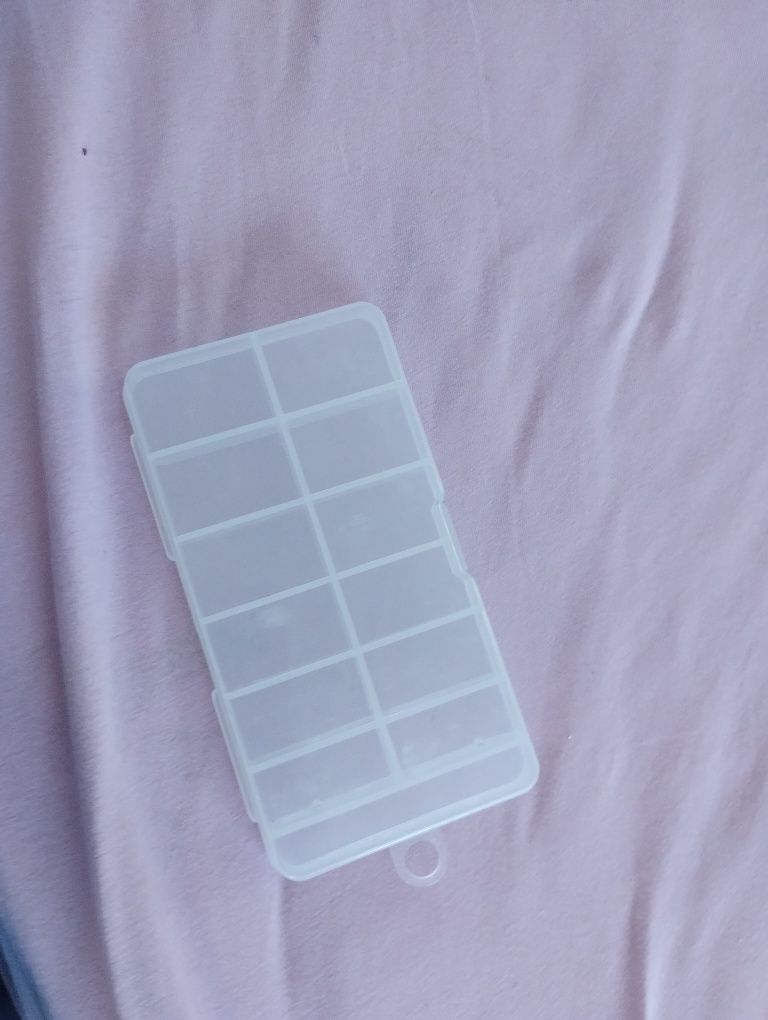Vând organizator de unghii false