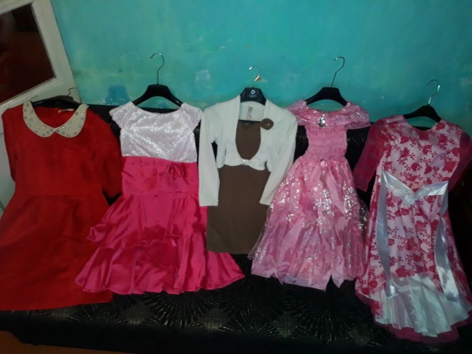 Продам праздничные платья