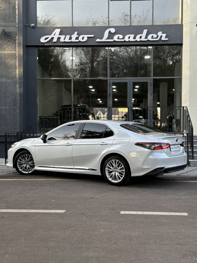 Toyota Camry GLE X Hybrid