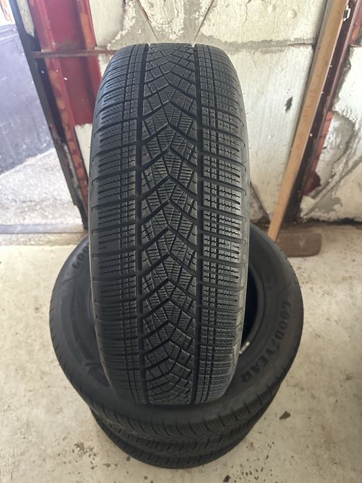 Set anvelope iarna Goodyear UltraGrip Performance 235 60 R20