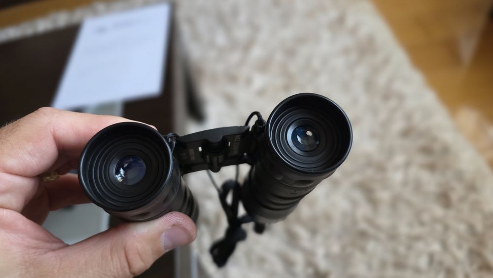 Vând binoclu nou 10 × 32
