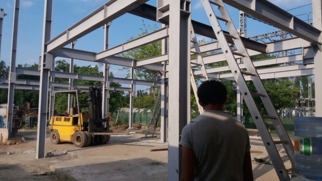 Vand si construiesc o gama larga de hale sau structuri metalice noi ne