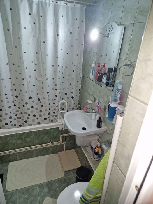 Vand 2 dulapuri pt baie si obiecte sanitare