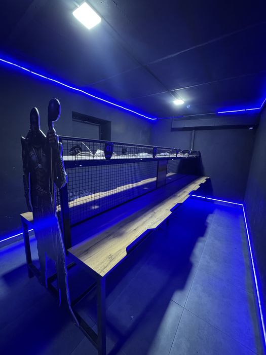 Игровой стол для компьюерного клуба.