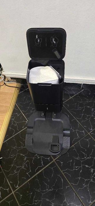 Aspirator robot IROBOT Roomba Combo I8+ 857840 are si functie de mop