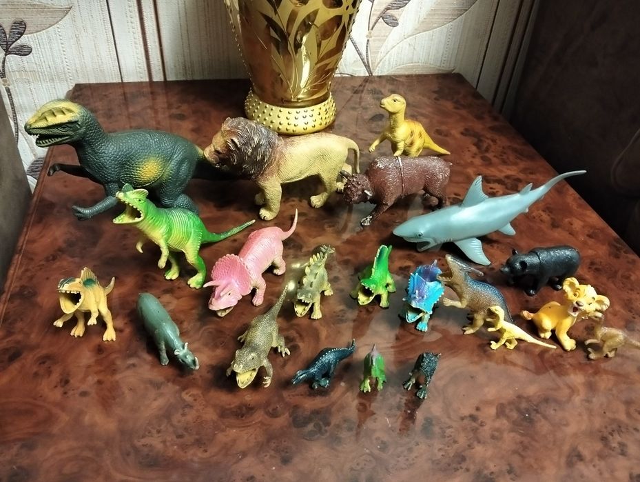 Продам набор резиновых игрушек.