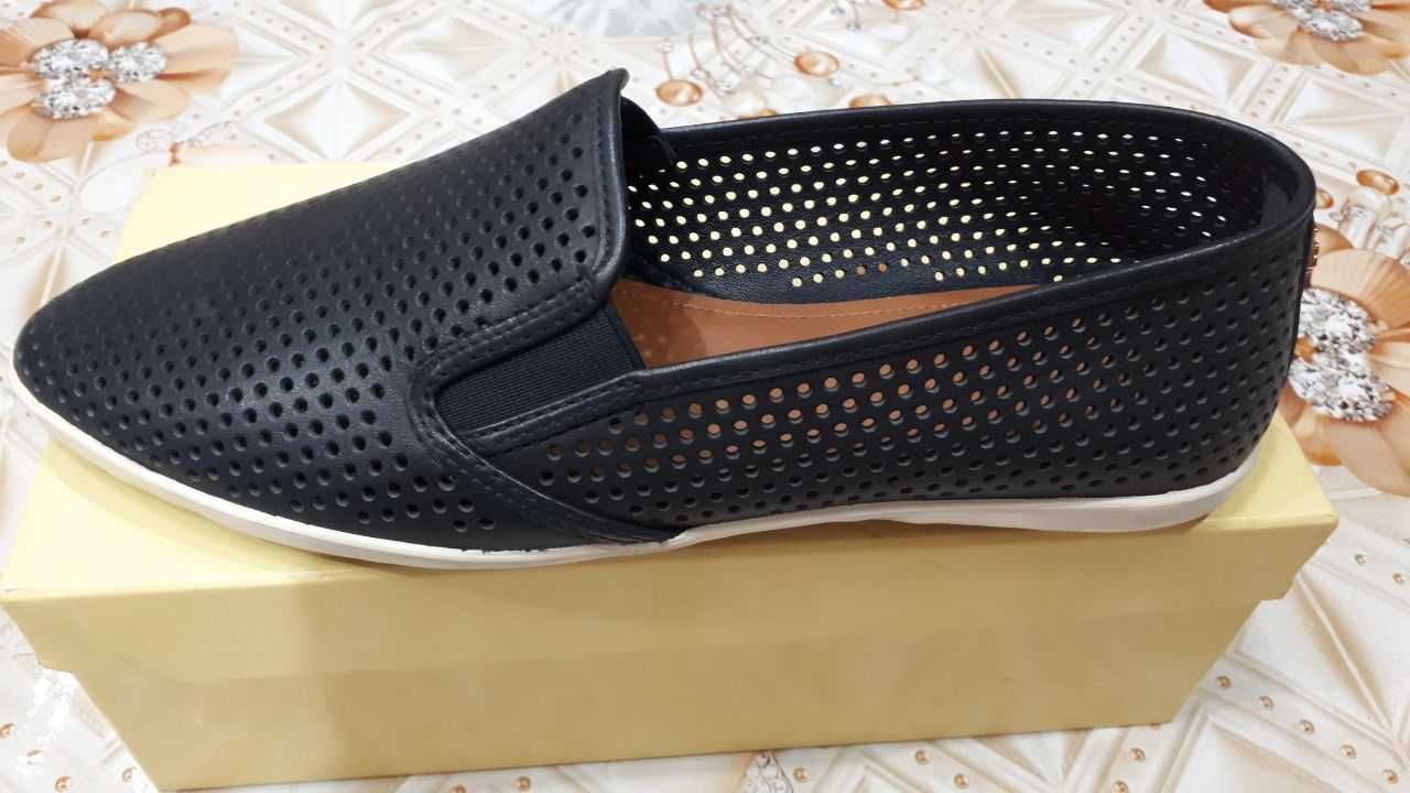 СРОЧНО ПРОДАЮ кожаные женские мокасины фирмы Tory Burch