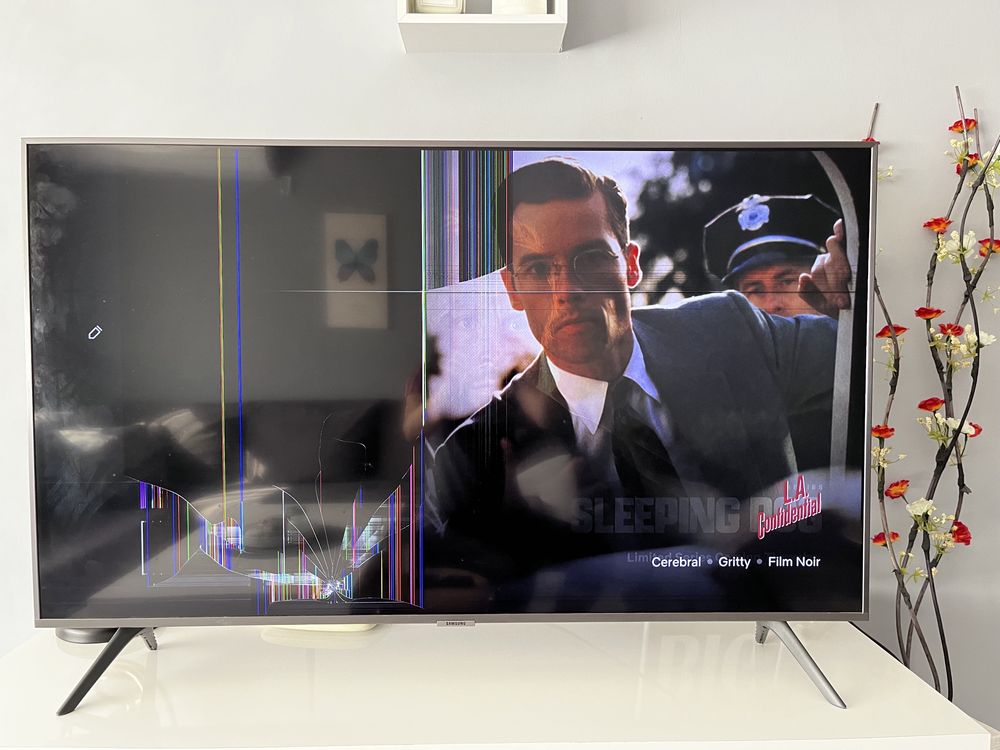 Повреден телевизор Samsung 43’’