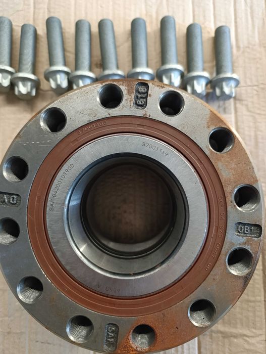 Лагер-главина комплект с крепежни болтове, подходящ за ремарке SChmitz