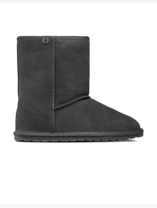 дамски ботуши с марката EMU